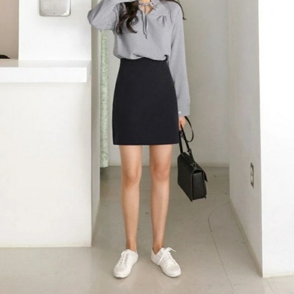 Classic Navy Blue A-Line Mini Skirt - Picture 2 of 6